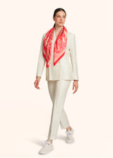 Kiton pantalon cigarette réalisé en fibre de viscose biologique de couleur crème pour femme.