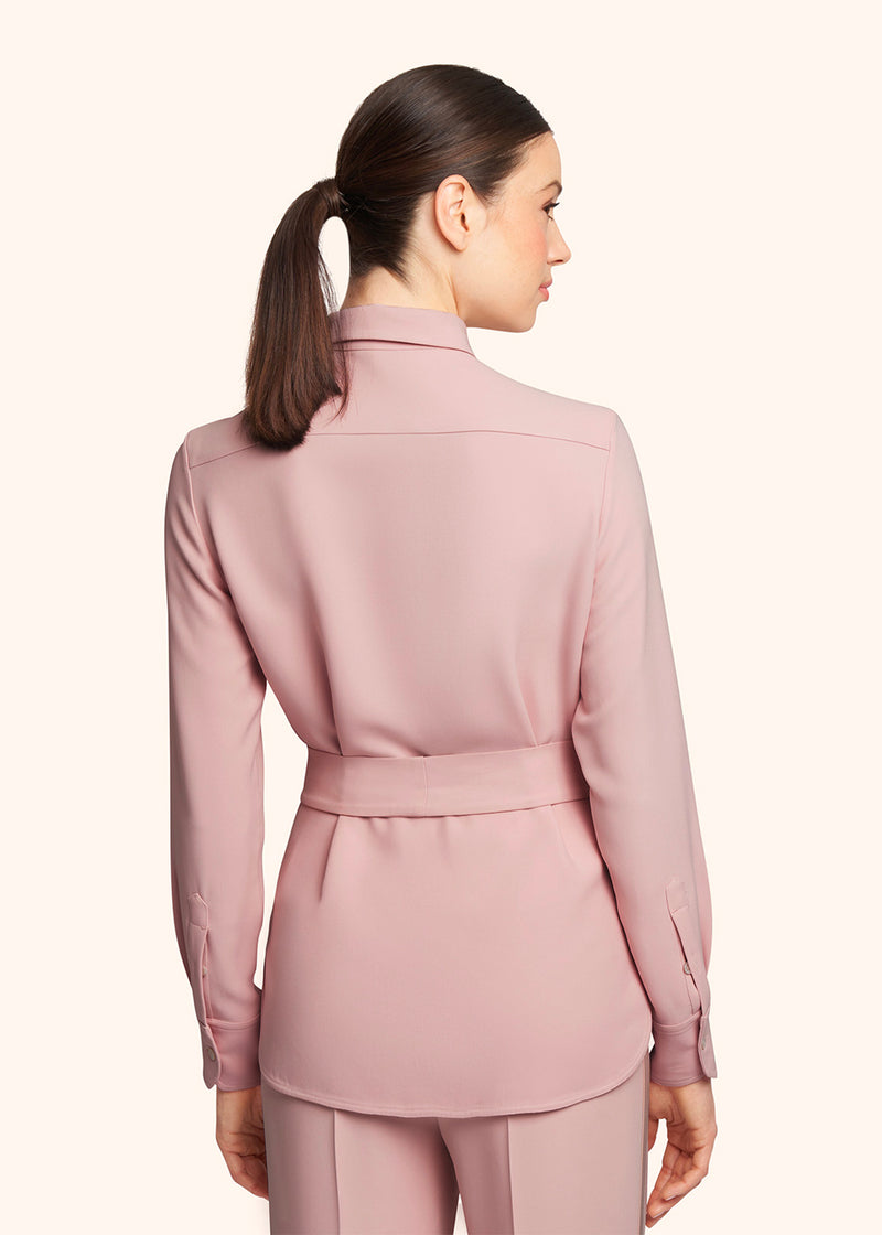 Kiton chemise en pure fibre de viscose biologique couleur rose poudré pour femme.