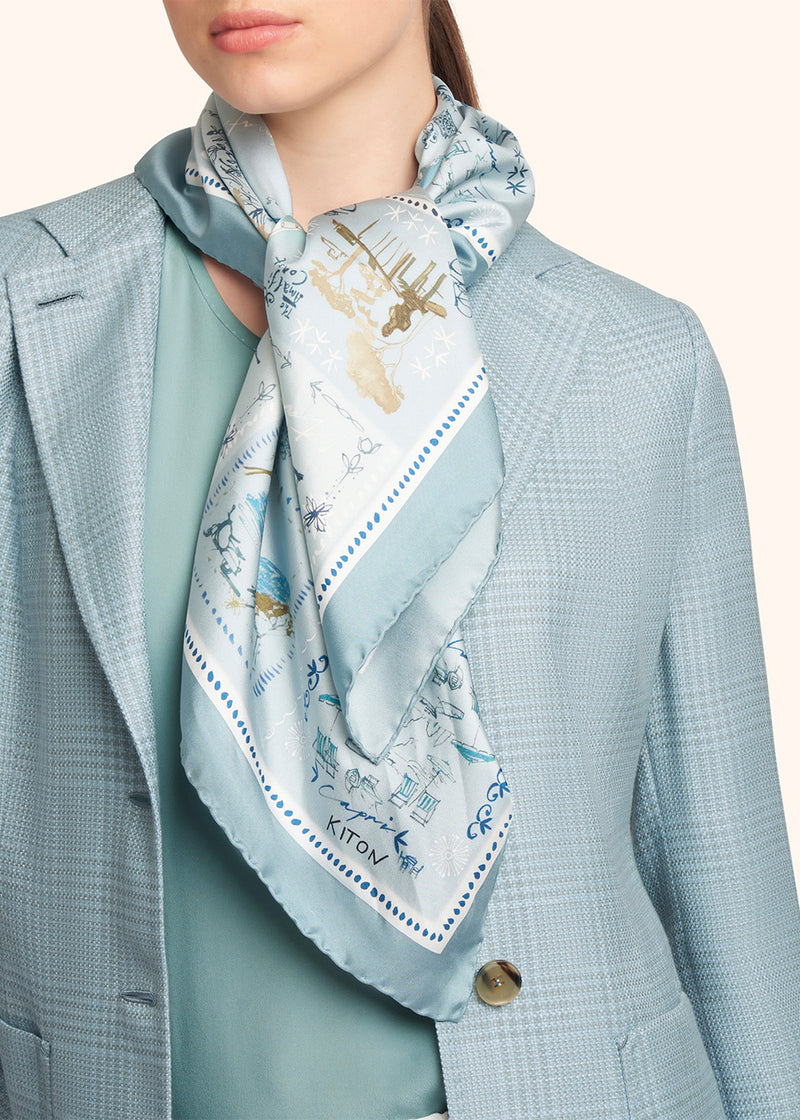 Kiton foulard en pure soie avec imprimé côte amalfitaine pour femme.