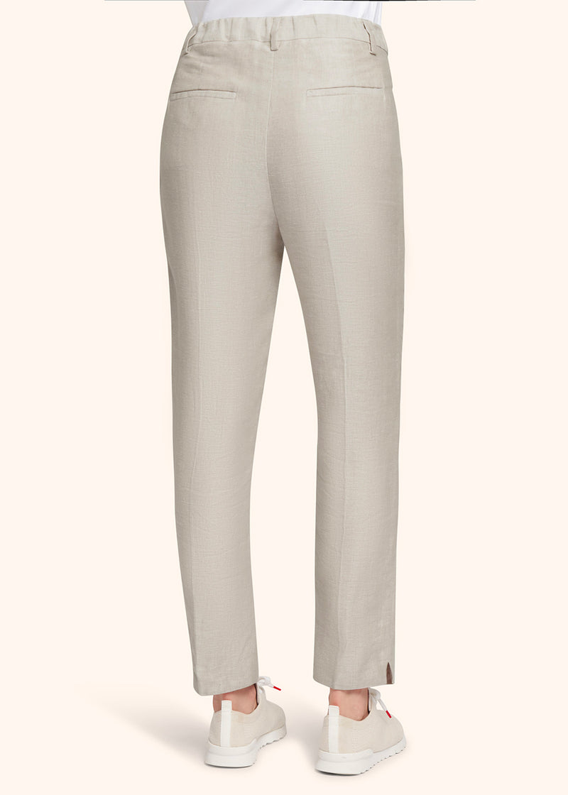Kiton pantalon en lin couleur sable pour femme.