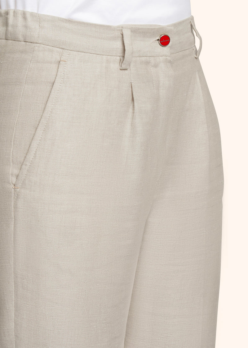 Kiton pantalon en lin couleur sable pour femme.