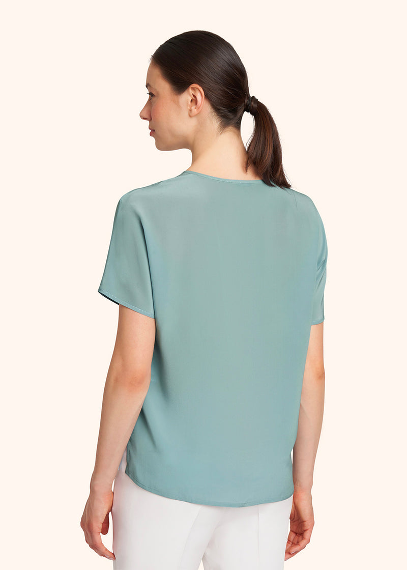 Kiton t-shirt ajusté à manches courtes et bas avec fentes pour femme.