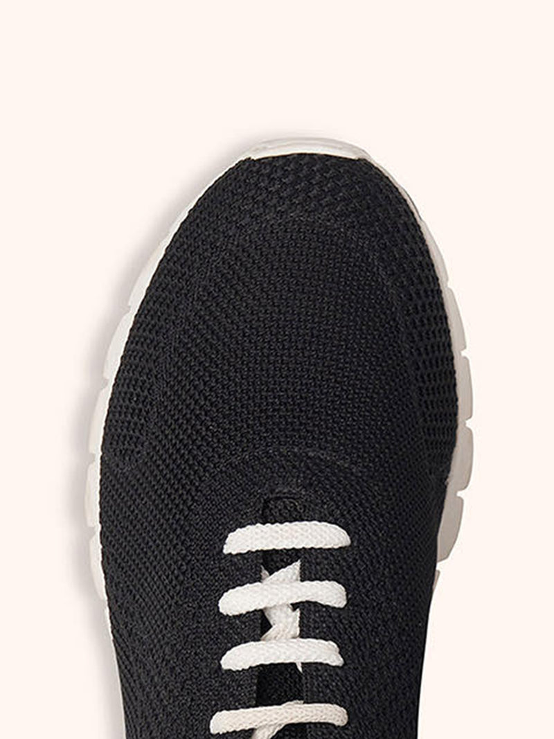Kiton chaussures de running modèle « fit » en tissu maille de couleur noir pour femme.