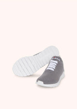 Kiton sneakers modèle « fit » en maille de cachemire de couleur gris plomb pour femme.