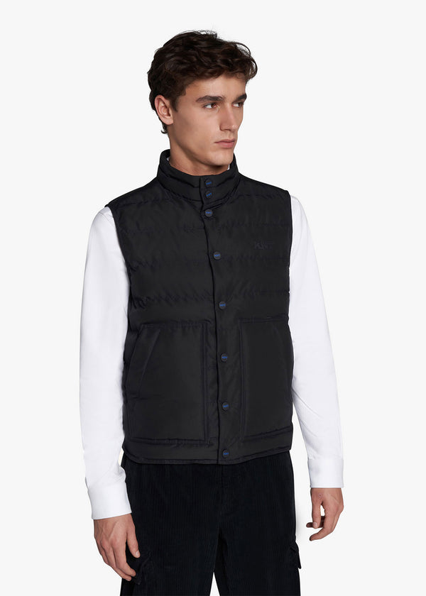 Kiton gilet en fibre de nylon noir.