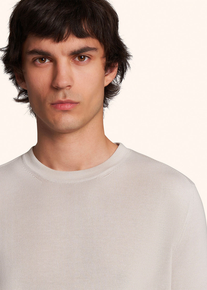 Kiton t-shirt ras-du-cou à manches courtes en jersey de coton de couleur gris clair pour homme.