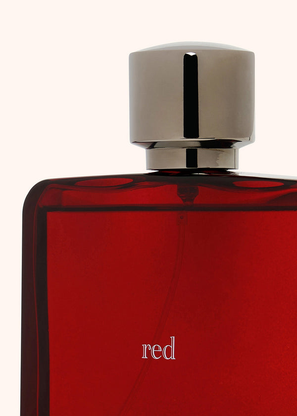 Kiton présente sa nouvelle fragrance ''Red'', un hommage à la première création iconique de la Maison napolitaine réinterprétée avec des notes olfactives contemporaines.