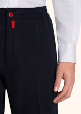 Kiton pantalon de jogging bleu réalisé en coton épais pour homme.