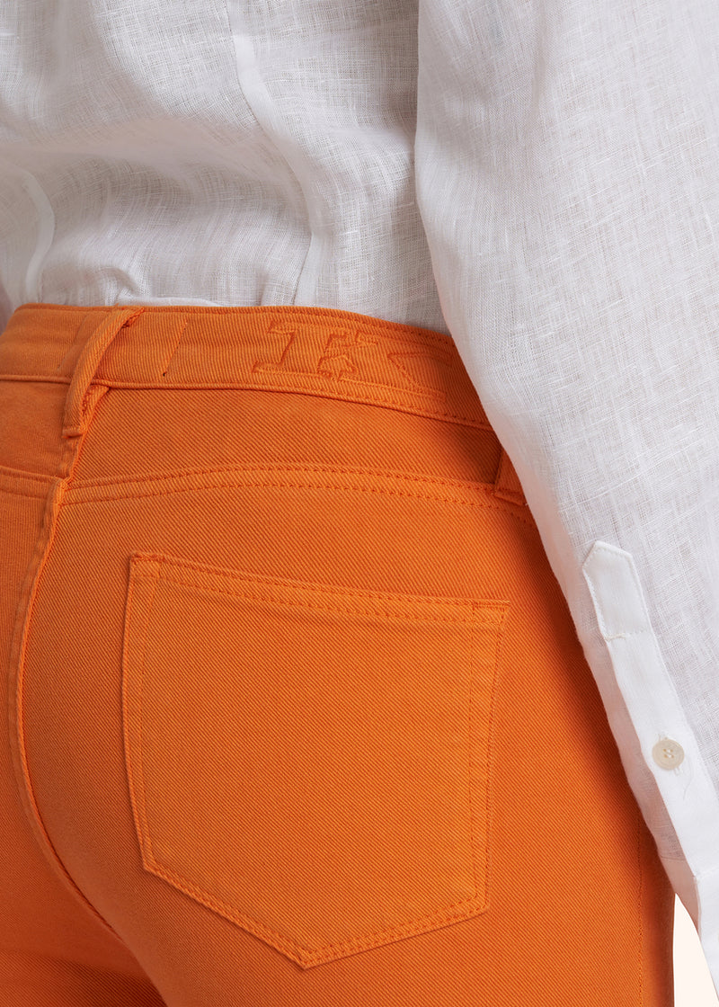 Kiton jean modèle cinq poches pour femme.