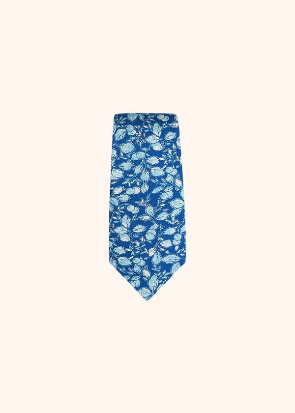 Kiton cravate en soie avec motif fleuri dans les tons bleus pour homme.