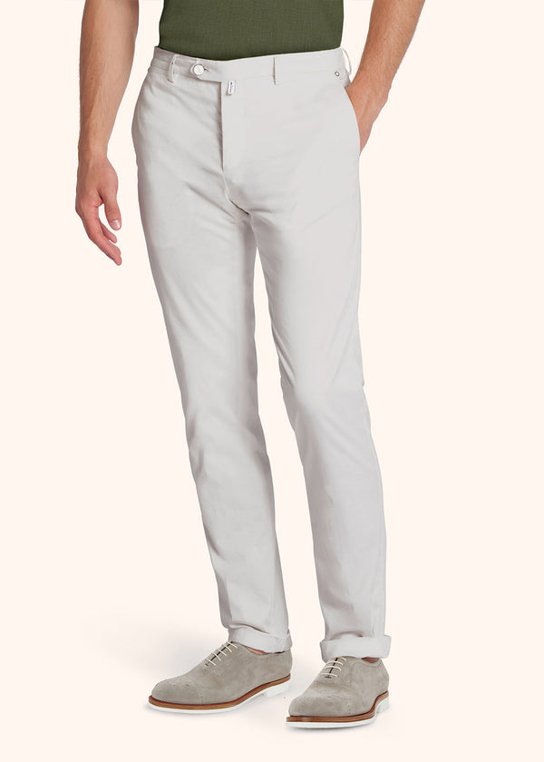 Kiton pantalon couleur crème pour homme.