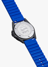 L’édition spéciale KNT x UNIMATIC Watch, en acier inoxydable 316 avec caisse et couronne en noir mat avec cadran vide et bracelet remplaçable, disponible en six couleurs et deux matériaux.