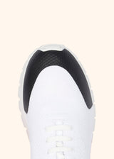 Kiton chaussure de running modéle ''fit'' en tissu maille blanc avec détails noirs et rouge pour homme.