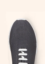 Kiton chaussure de running modèle ''fit'' en tissu technique gris foncé et blanc avec motifs en maille pour homme.